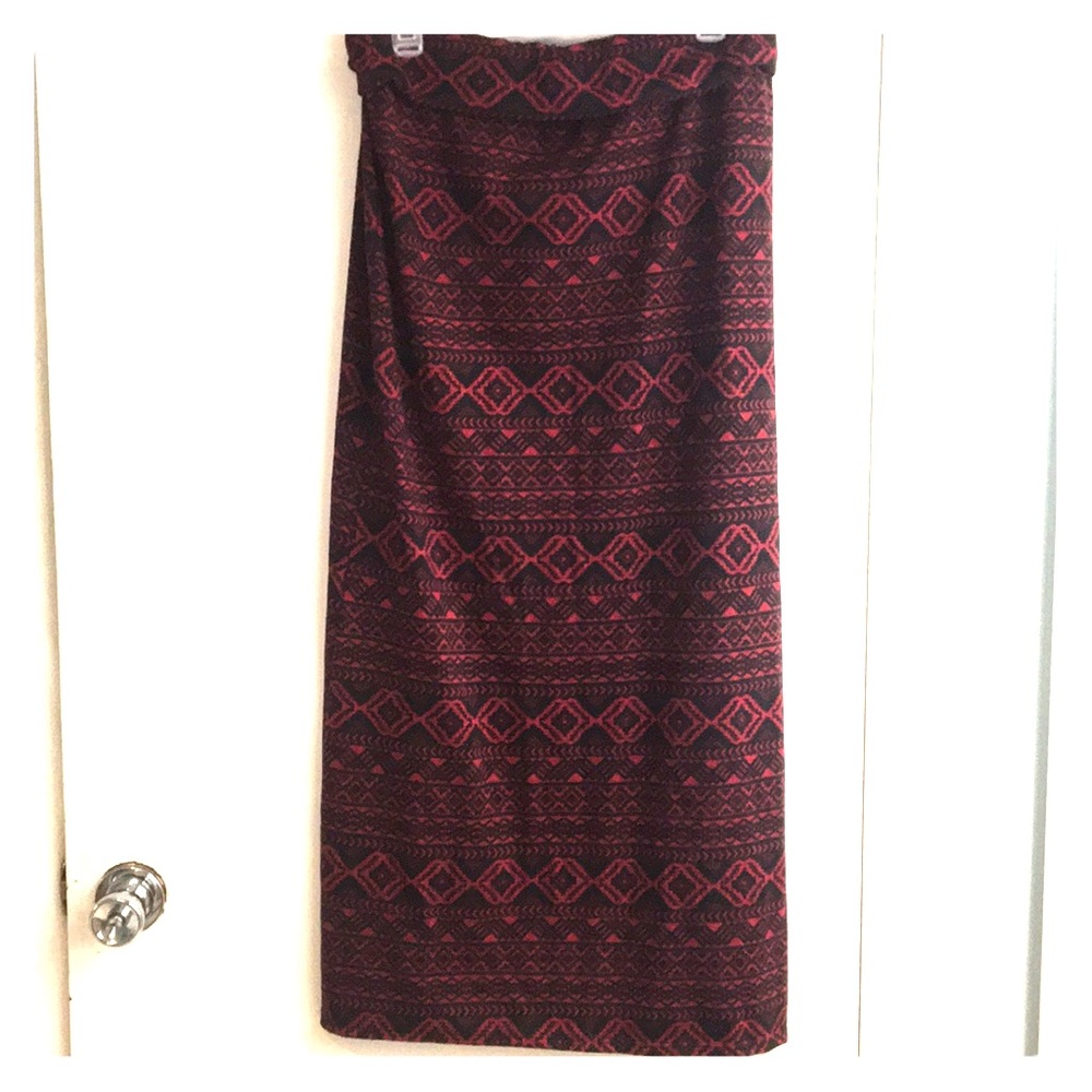 Geometric print maxi skirt.